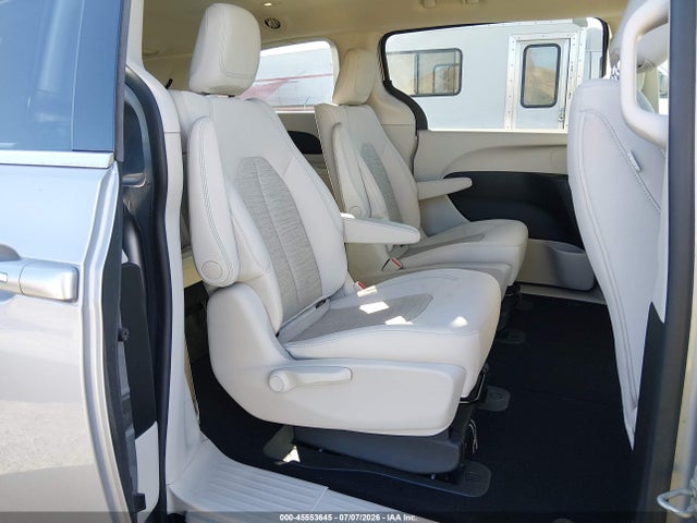 Chrysler Pacifica Hybrid Touring Plus 2017 2C4RC1H7XHR797476 Image 8
