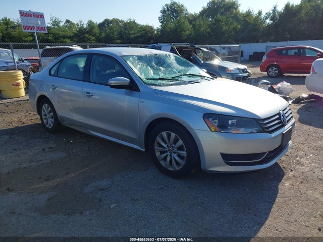 Продаж на аукціоні авто 2015 Volkswagen Passat 1.8t Wolfsburg Edition, vin: 1VWAT7A35FC005843, номер лоту: 45553653