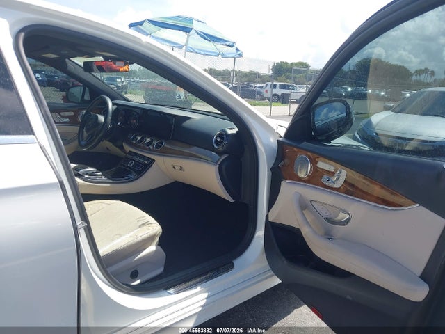 Продажа на аукционе авто 2018 Mercedes-benz E 300, vin: WDDZF4JB6JA318140, номер лота: 45553882