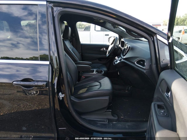 Auction sale of the 2025 Chrysler Pacifica Select, vin: 2C4RC1BG5SR579106, lot number: 45553969
