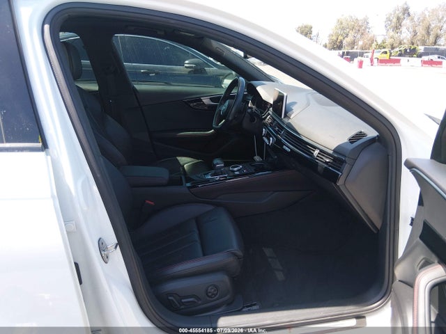 Audi A4 2.0t Premium/2.0t Tech Premium 2018 WAUENAF44JA023054 Image 5