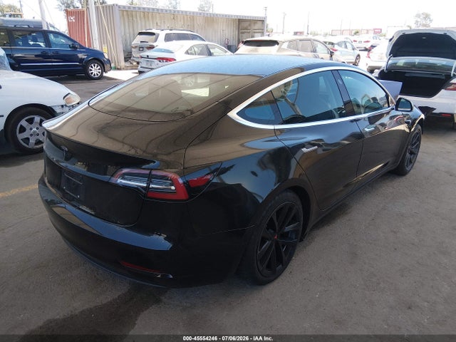 45554246 :رقم المزاد ، 5YJ3E1EA3JF070262 vin ، 2018 Tesla Model 3 Long Range/mid Range مزاد بيع