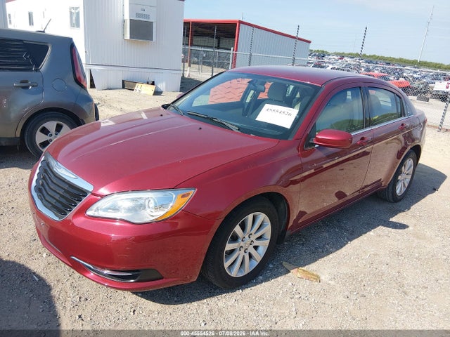 Chrysler 200 Touring 2014 1C3CCBBG3EN114728 Image 2