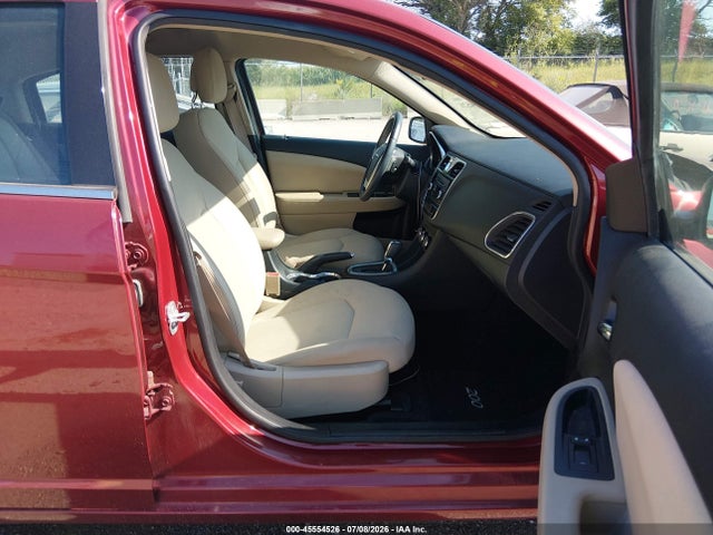 Chrysler 200 Touring 2014 1C3CCBBG3EN114728 Image 5