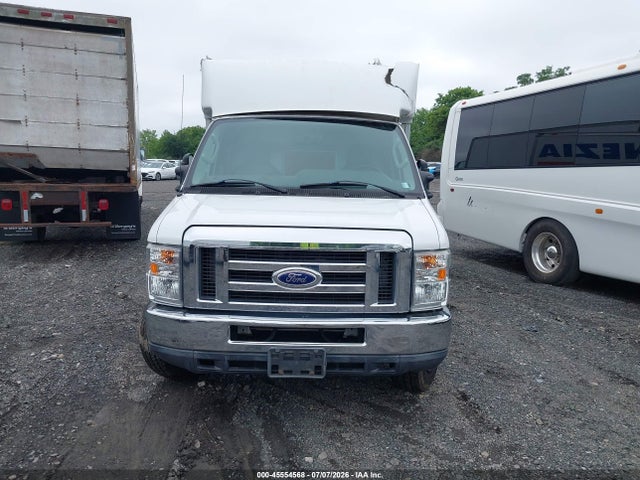 Ford E-350 Cutaway 2015 1FDWE3FL5FDA13872 Image 15
