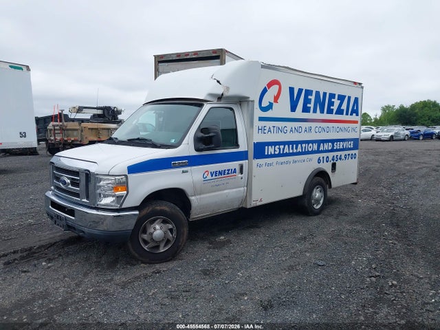 Ford E-350 Cutaway 2015 1FDWE3FL5FDA13872 Image 2
