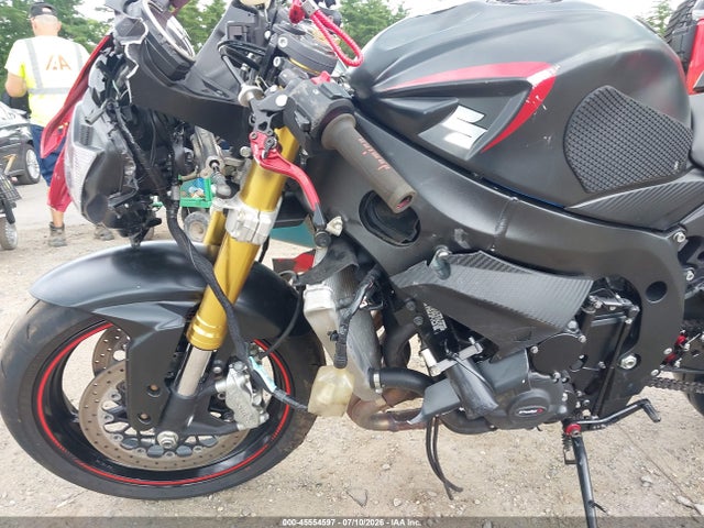 Suzuki GSX-R750 2015 JS1GR7MAXF2101571 Image 15