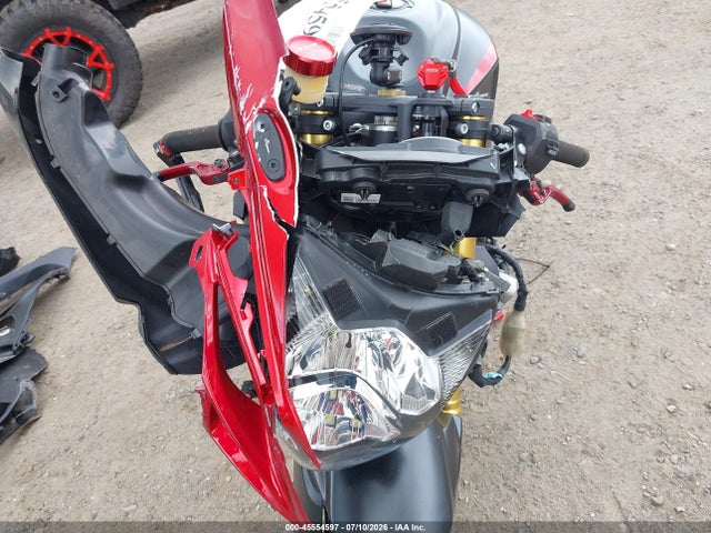 Suzuki GSX-R750 2015 JS1GR7MAXF2101571 Image 16