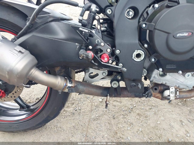 Suzuki GSX-R750 2015 JS1GR7MAXF2101571 Image 18