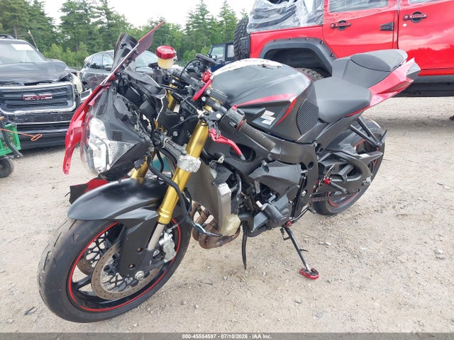 Suzuki GSX-R750 2015 JS1GR7MAXF2101571 Image 2