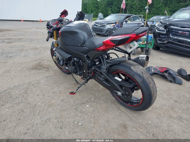 Suzuki GSX-R750 2015 JS1GR7MAXF2101571 Image 3