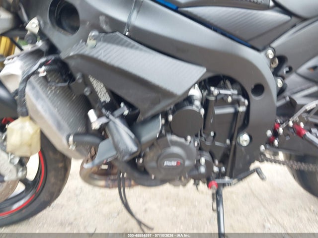 Suzuki GSX-R750 2015 JS1GR7MAXF2101571 Image 9