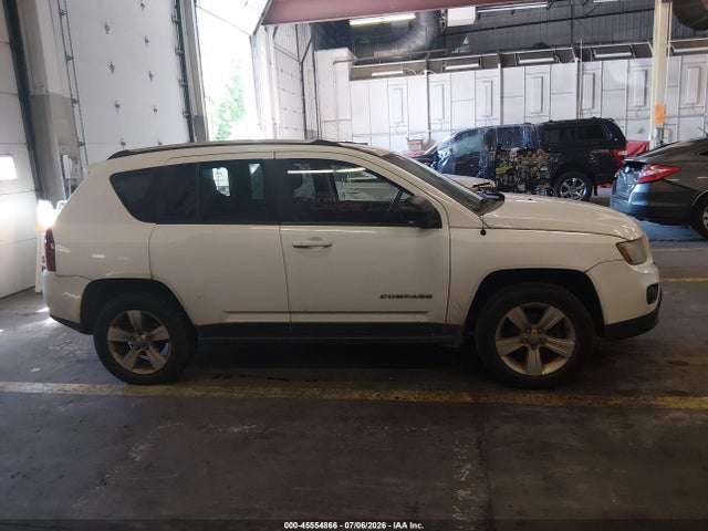 1C4NJDBB5FD332106 Jeep Compass Sport