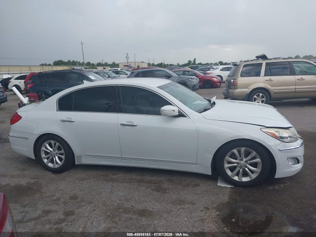 2013 Hyundai Genesis 3.8 მანქანა იყიდება აუქციონზე, vin: KMHGC4DD5DU235076, აუქციონის ნომერი: 45555183