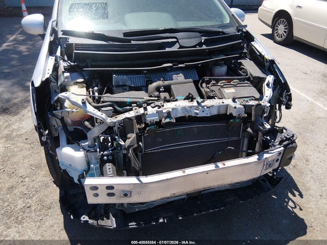Toyota Prius V Two 2017 JTDZN3EU9HJ066204 Image 18