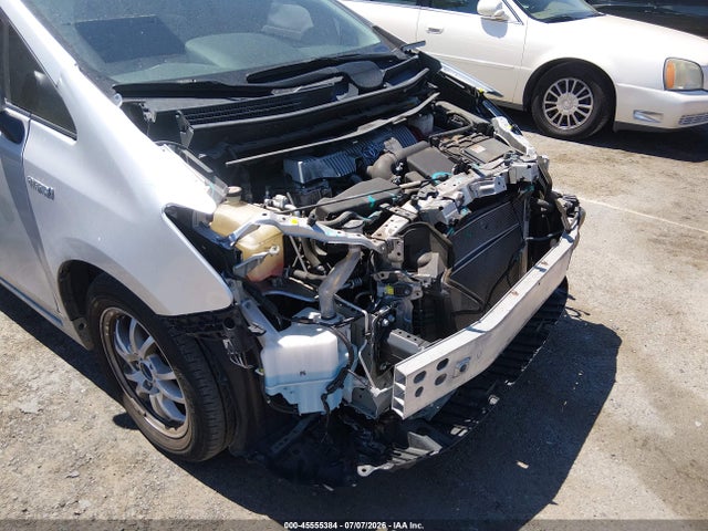 Toyota Prius V Two 2017 JTDZN3EU9HJ066204 Image 19
