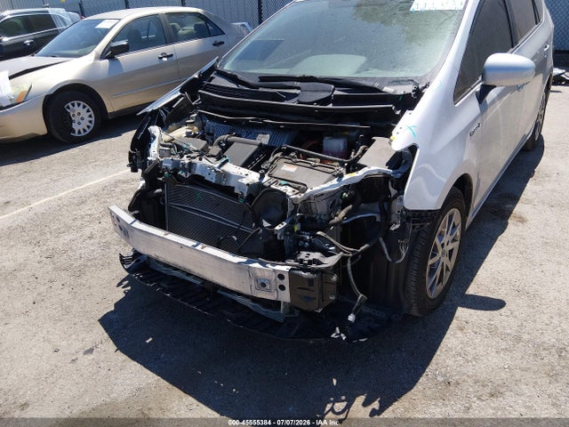Toyota Prius V Two 2017 JTDZN3EU9HJ066204 Image 6