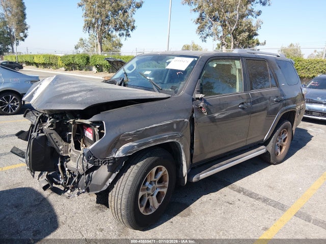 Toyota 4RUNNER SR5 2014 JTEBU5JRXE5181976 Image 2