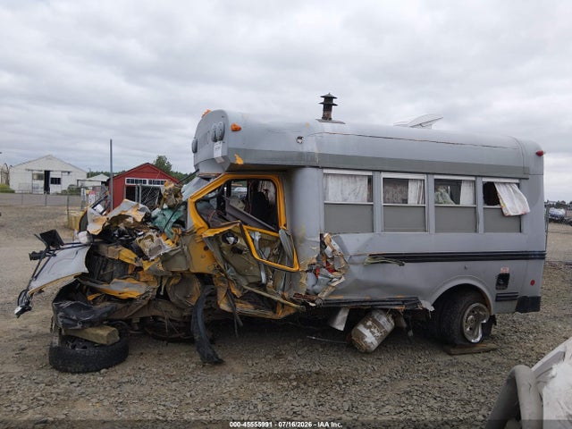 Продаж на аукціоні авто 2000 Ford E-350 Cutaway Standard, vin: 1FDSE35F0YHA48423, номер лоту: 45555991