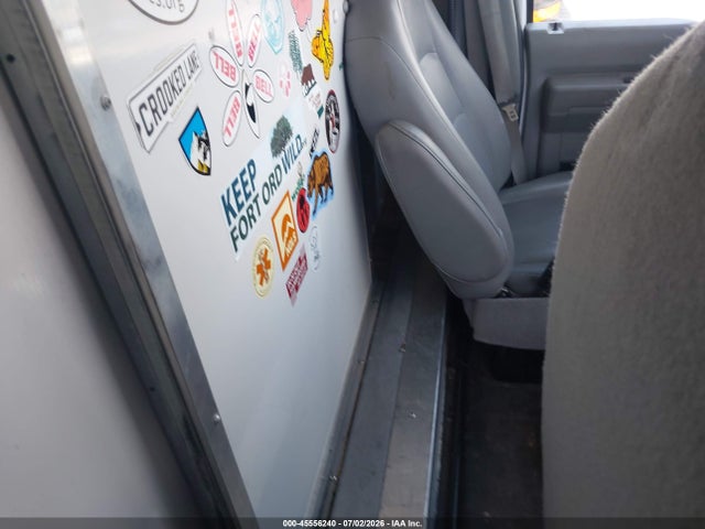 Ford E-350 Cutaway 2016 1FDWE3FL3GDC15725 Image 8