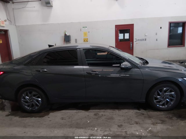 KMHLM4DGXRU664565 Hyundai ELANTRA SEL