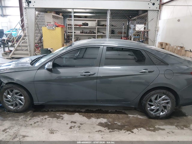 KMHLM4DGXRU664565 Hyundai ELANTRA SEL