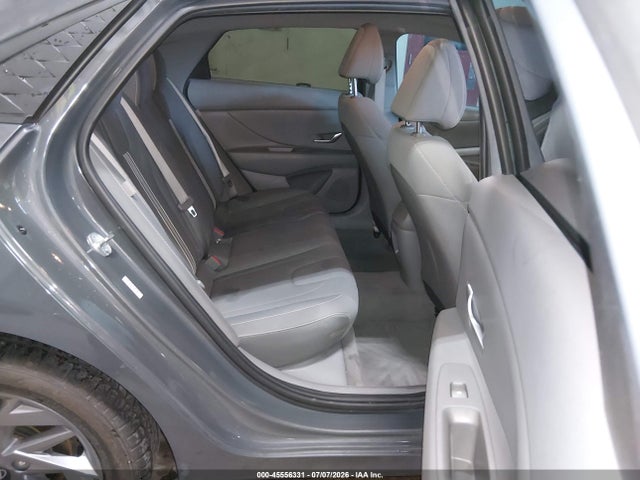 KMHLM4DGXRU664565 Hyundai ELANTRA SEL