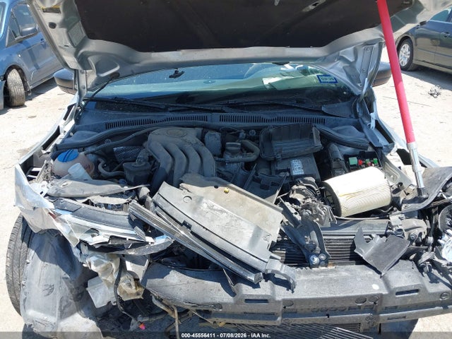 2014 Volkswagen Jetta 2.0l S მანქანა იყიდება აუქციონზე, vin: 3VW2K7AJ3EM257500, აუქციონის ნომერი: 45556411