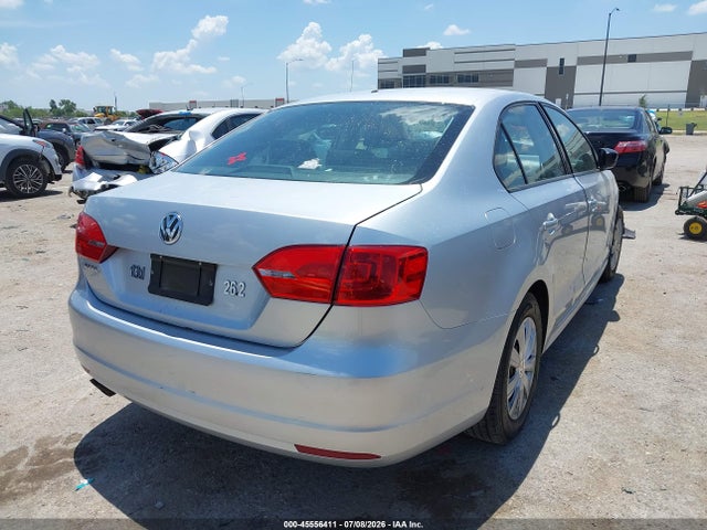 2014 Volkswagen Jetta 2.0l S მანქანა იყიდება აუქციონზე, vin: 3VW2K7AJ3EM257500, აუქციონის ნომერი: 45556411