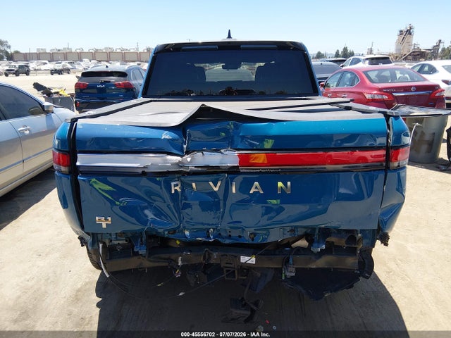 Rivian R1t Adventure 2022 7FCTGAAAXNN006415 Image 17