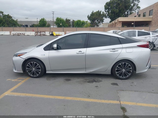 Toyota Prius Prime Premium 2017 JTDKARFP8H3023910 Image 16