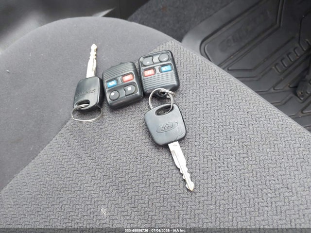 45556726 :رقم المزاد ، 1FAFP40441F261541 vin ، 2001 Ford Mustang مزاد بيع
