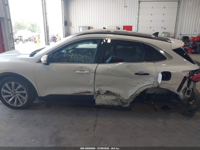 2022 Ford Escape Titanium მანქანა იყიდება აუქციონზე, vin: 1FMCU9J90NUA13507, აუქციონის ნომერი: 45556968