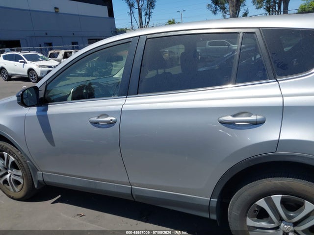 Toyota RAV4 LE 2018 JTMZFREV8JJ183514 Image 15