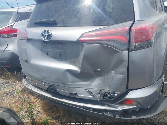 Toyota RAV4 LE 2018 JTMZFREV8JJ183514 Image 17
