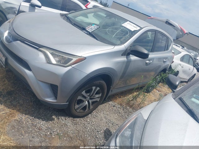 Toyota RAV4 LE 2018 JTMZFREV8JJ183514 Image 2