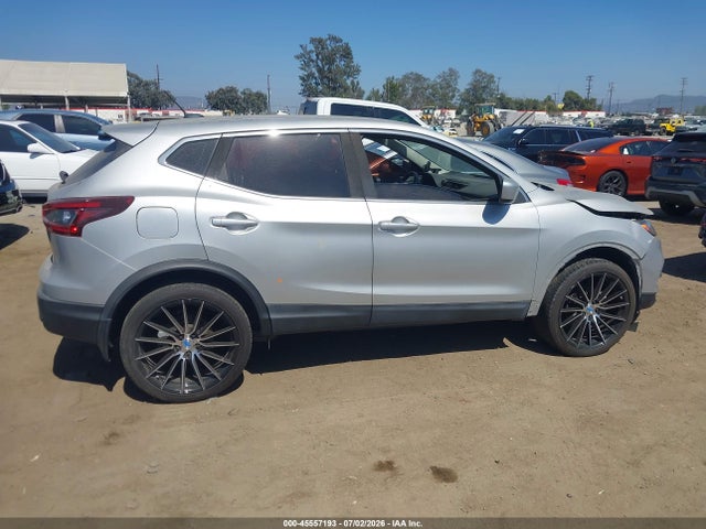JN1BJ1AV2MW303034 Nissan Rogue Sport S Fwd Xtronic Cvt