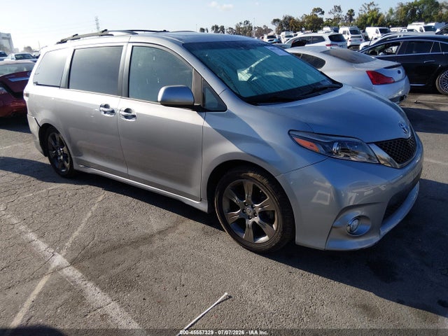 45557329 :رقم المزاد ، 5TDXK3DC3GS730720 vin ، 2016 Toyota Sienna Se Premium 8 Passenger مزاد بيع