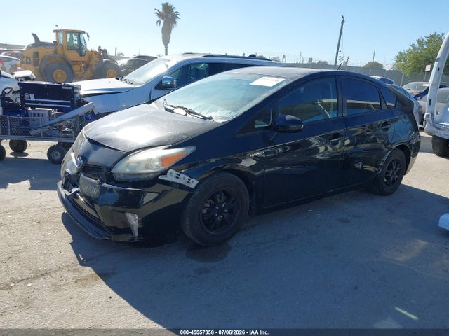 Toyota Prius Two 2014 JTDKN3DU3E1758859 Image 2