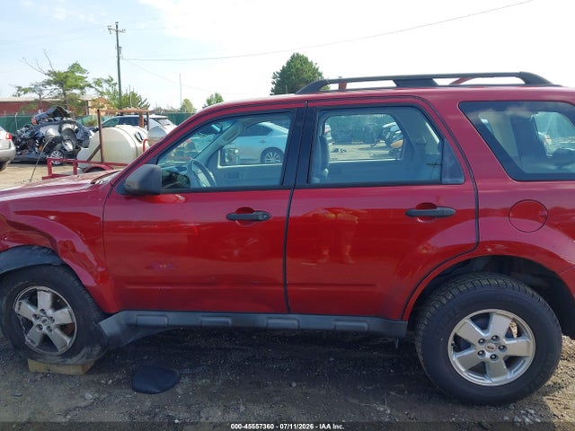 45557360 :رقم المزاد ، 1FMCU0C72AKD31173 vin ، 2010 Ford Escape Xls مزاد بيع