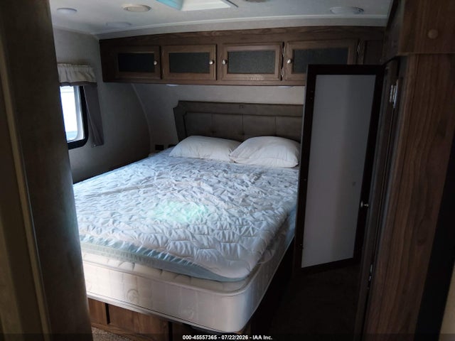 Продажа на аукционе авто 2017 Forest Riv Rockwood, vin: 4X4FRLC22HZ146058, номер лота: 45557365