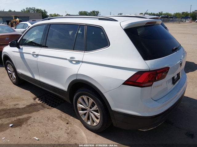 Продаж на аукціоні авто 2018 Volkswagen Tiguan 2.0t S, vin: 3VV1B7AX2JM111765, номер лоту: 45557636
