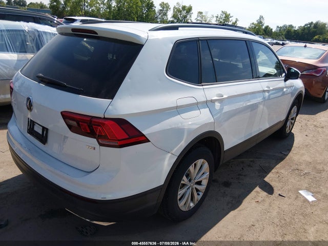 Продаж на аукціоні авто 2018 Volkswagen Tiguan 2.0t S, vin: 3VV1B7AX2JM111765, номер лоту: 45557636