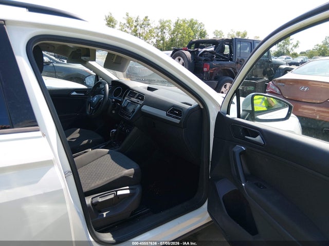 Продаж на аукціоні авто 2018 Volkswagen Tiguan 2.0t S, vin: 3VV1B7AX2JM111765, номер лоту: 45557636