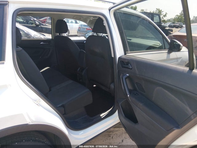 Продаж на аукціоні авто 2018 Volkswagen Tiguan 2.0t S, vin: 3VV1B7AX2JM111765, номер лоту: 45557636