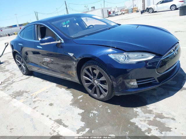 45557638 :رقم المزاد ، 5YJSA1CN8DFP28983 vin ، 2013 Tesla Model S مزاد بيع