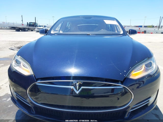45557638 :رقم المزاد ، 5YJSA1CN8DFP28983 vin ، 2013 Tesla Model S مزاد بيع