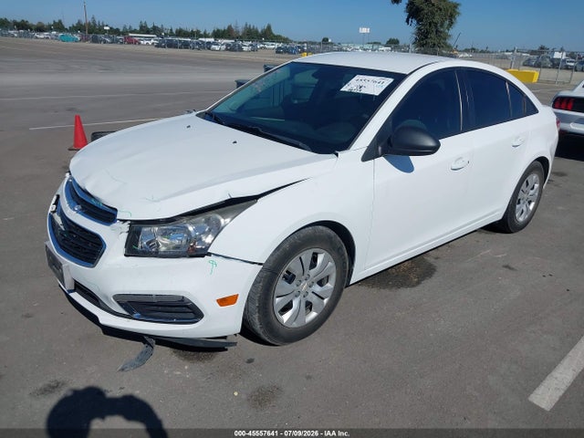 Chevrolet Cruze Ls Manual 2015 1G1PB5SG0F7102018 Image 2