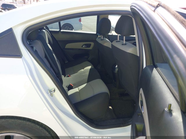 Chevrolet Cruze Ls Manual 2015 1G1PB5SG0F7102018 Image 8