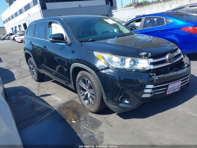 Toyota Highlander Le 2018 5TDZZRFH6JS256642 Image 1